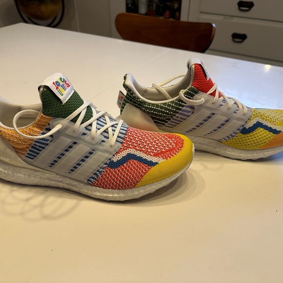 Adidas DNA Love Unites PRIDE Ultra Boost 5.0 Men 12 EUC - Picture 4 of 6